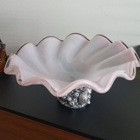 Murano Glass Pink Centerpiece on a Silver Pedestal - Picture 2 of 3
